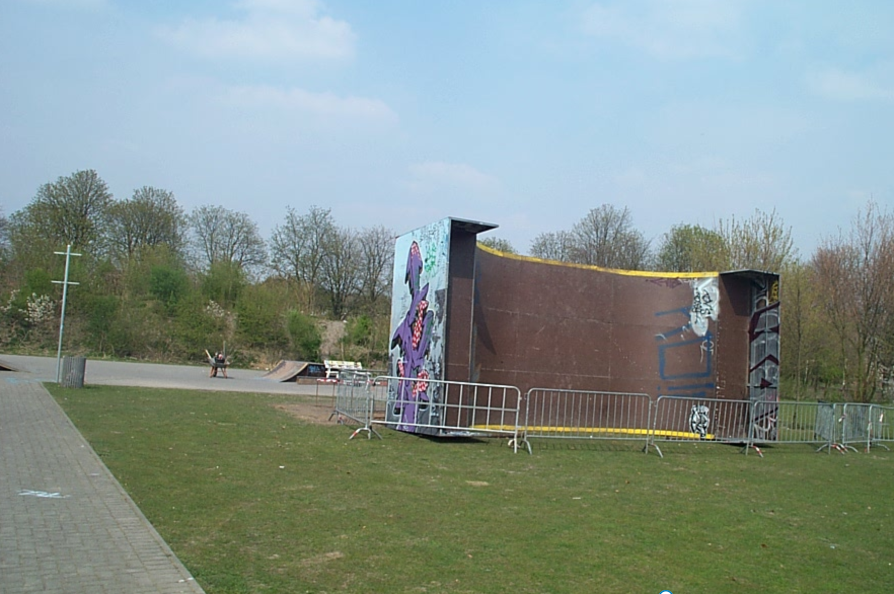 Pipe steht Kopf, in Ahlen an der Werse (April 2002)