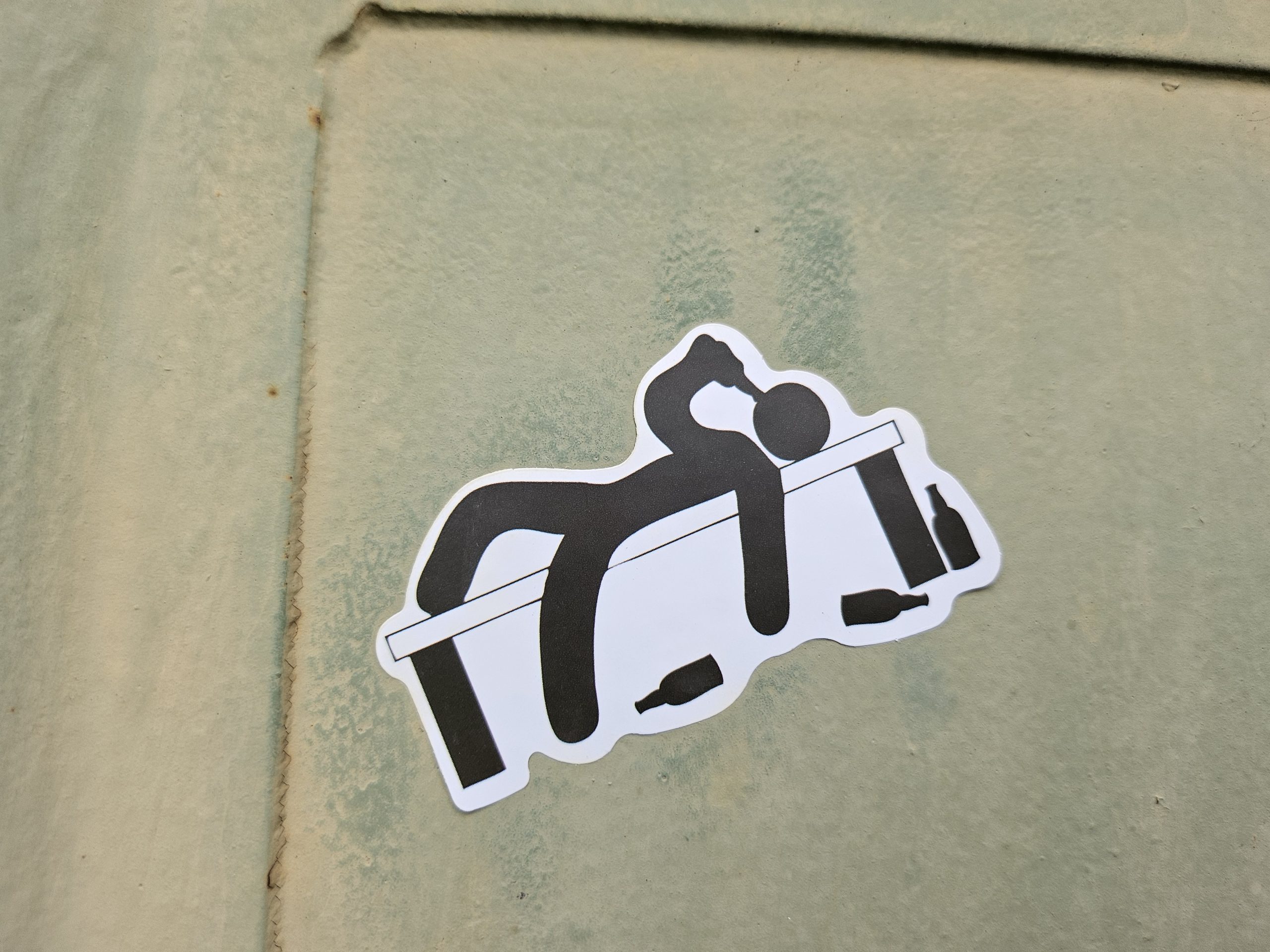 Aufkleber: Suffi auf Bank